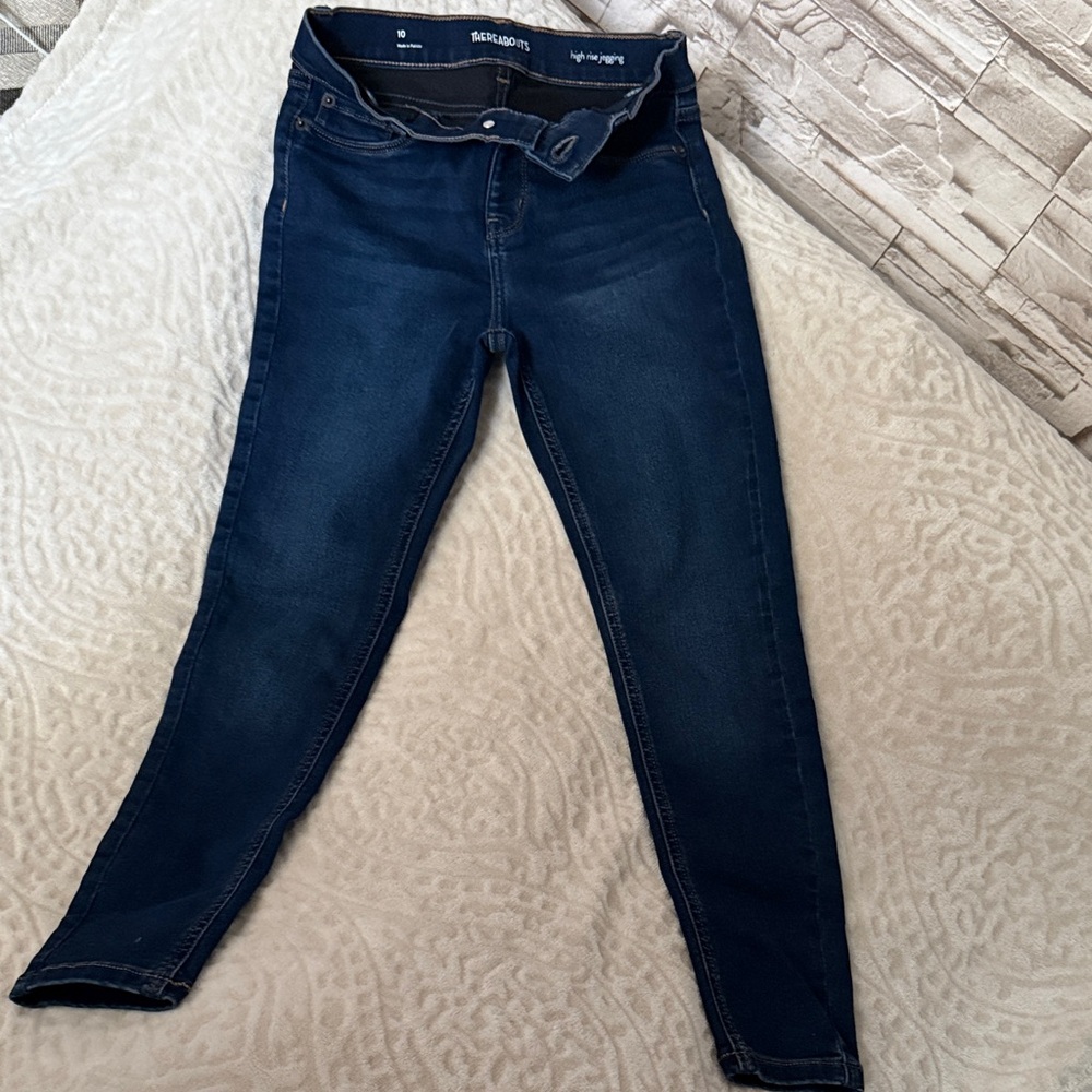 High-Rise Skinny Jeans in Dark Blue — Women